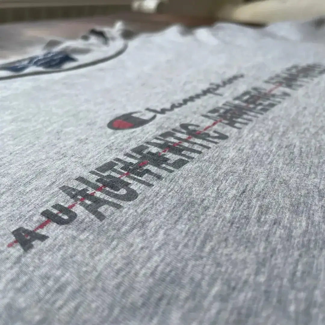 Grå Champion T-shirt - set tæt på